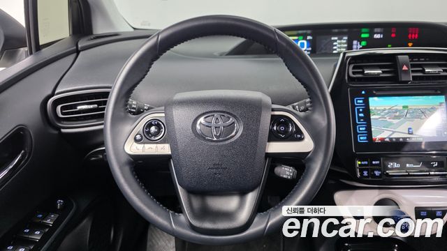 Toyota Prius (IV) 1.8 E 2018 — фото 13