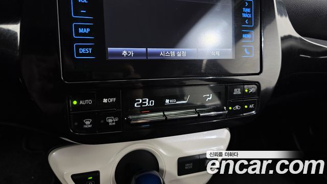 Toyota Prius (IV) 1.8 E 2018 — фото 16