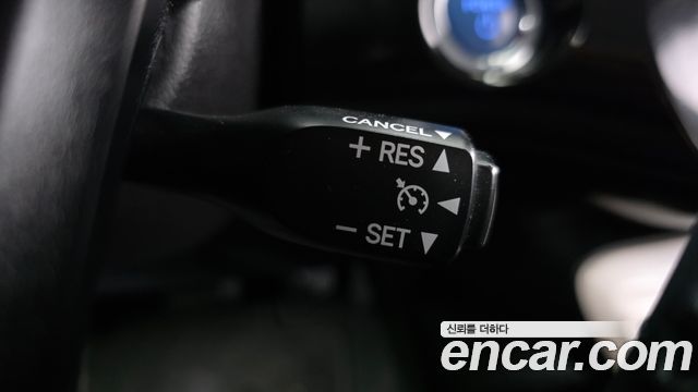 Toyota Prius (IV) 1.8 E 2018 — фото 17