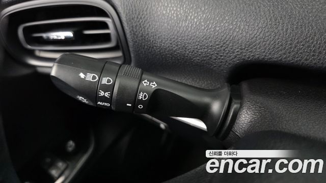 Toyota Prius (IV) 1.8 E 2018 — фото 18