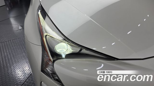 Toyota Prius (IV) 1.8 E 2018 — фото 22