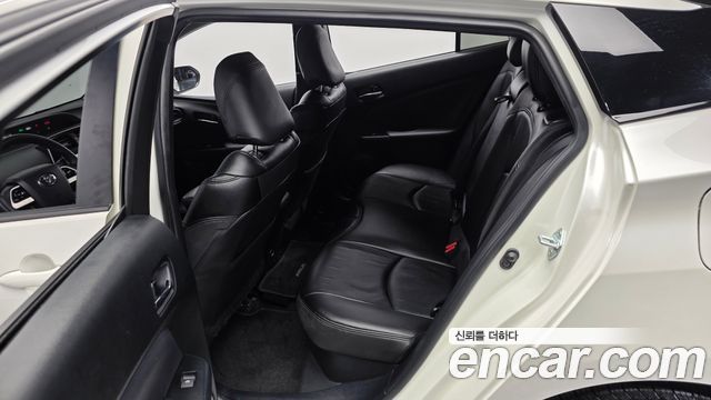 Toyota Prius (IV) 1.8 E 2018 — фото 26