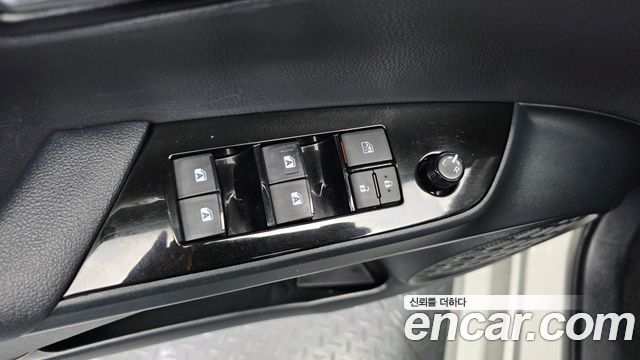 Toyota Prius (IV) 1.8 E 2018 — фото 29