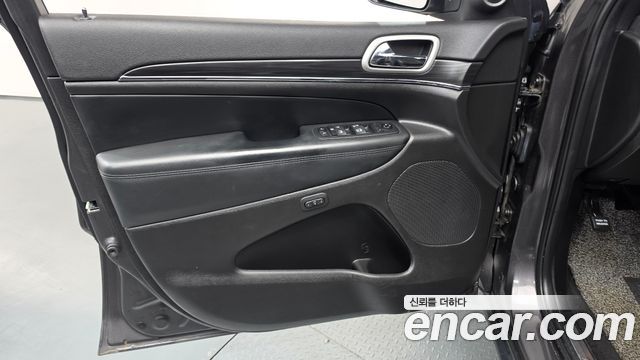 Jeep Grand Cherokee 3.6 Limited WK2 2021 — фото 24