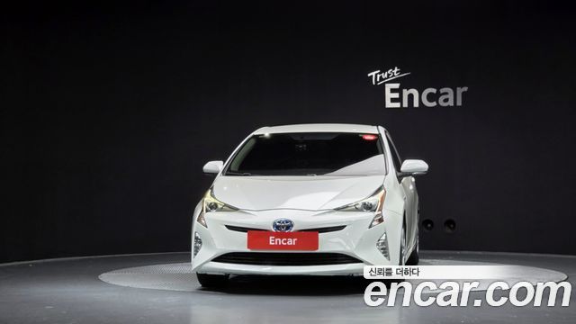 Toyota Prius (IV) 1.8 E 2017 — фото 3