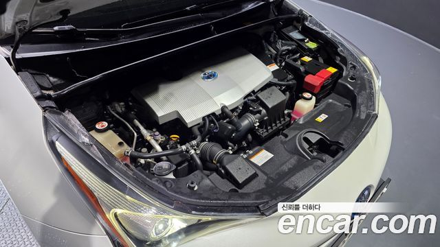 Toyota Prius (IV) 1.8 E 2017 — фото 6