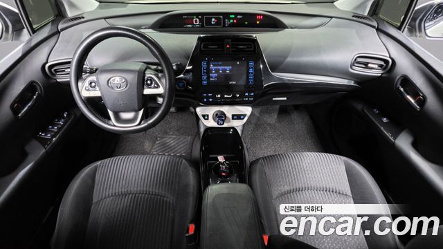 Toyota Prius (IV) 1.8 E 2017 — фото 7