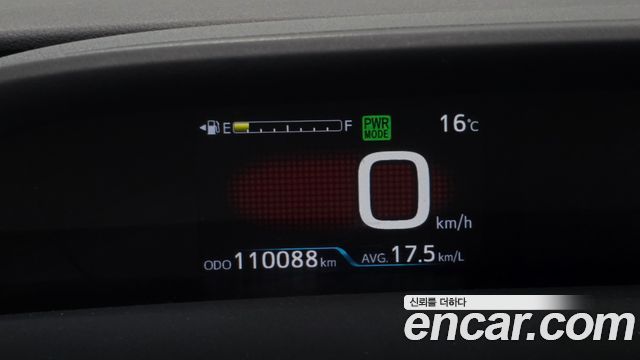 Toyota Prius (IV) 1.8 E 2017 — фото 8