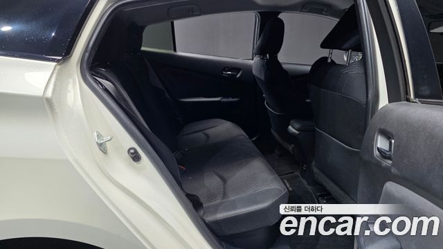 Toyota Prius (IV) 1.8 E 2017 — фото 12