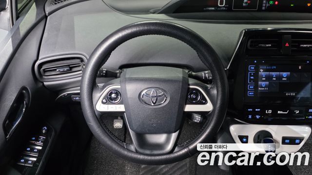 Toyota Prius (IV) 1.8 E 2017 — фото 13
