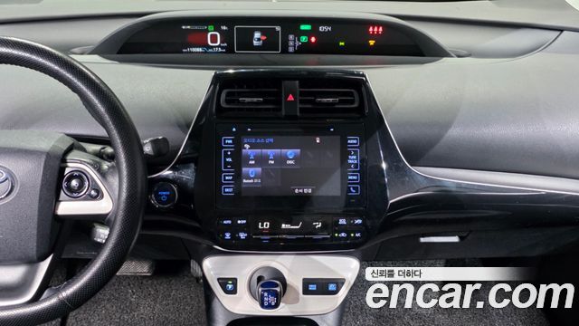 Toyota Prius (IV) 1.8 E 2017 — фото 14