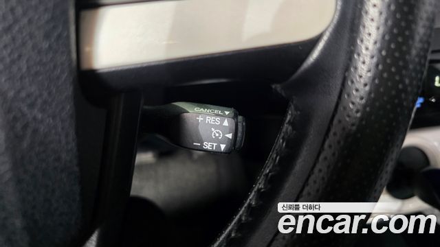 Toyota Prius (IV) 1.8 E 2017 — фото 17
