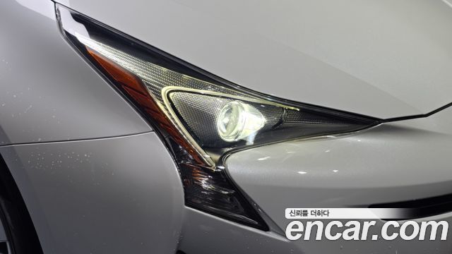 Toyota Prius (IV) 1.8 E 2017 — фото 22