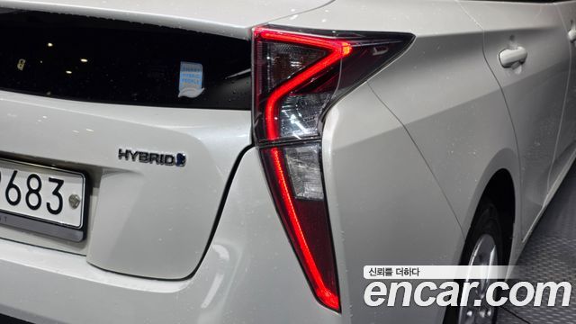 Toyota Prius (IV) 1.8 E 2017 — фото 23