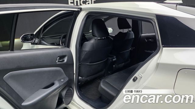 Toyota Prius (IV) 1.8 E 2017 — фото 26