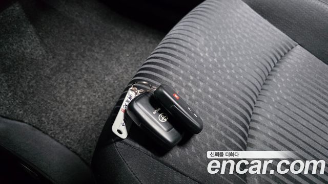 Toyota Prius (IV) 1.8 E 2017 — фото 30