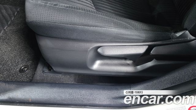 Toyota Prius (IV) 1.8 E 2017 — фото 31