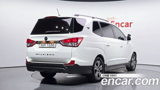 KG Mobility (SsangYong) Korando Turismo 4WD RT 9-seater 2015 — фото 2
