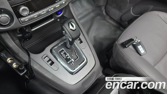 KG Mobility (SsangYong) Korando Turismo 4WD RT 9-seater 2015 — фото 9