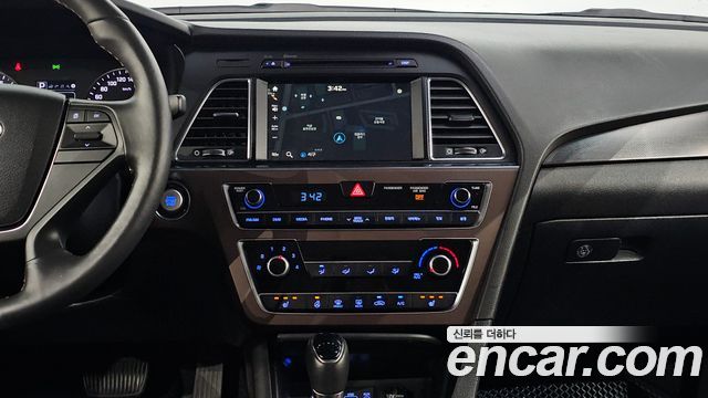 Hyundai Sonata (LF) 2.0 Care+ 2017 — фото 14