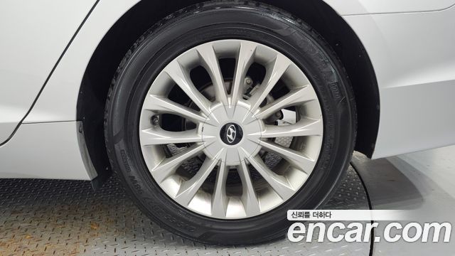Hyundai Sonata (LF) 2.0 Care+ 2017 — фото 21