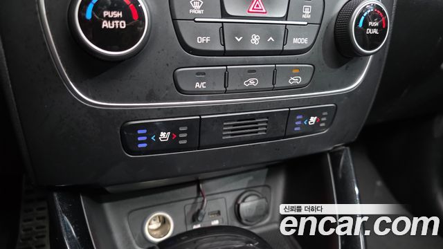 Kia Sorento R Diesel 2.0 2WD Prestige 2014 — фото 16