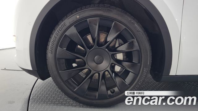 Tesla Model Y Long Range AWD 2022 — фото 5