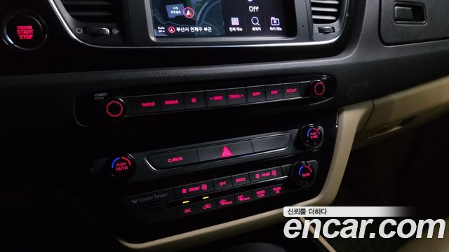 Kia Carnival Gasoline 9-Seater Noblesse Special 2019 — фото 16