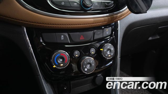 Chevrolet Trax 1.4 Premier 2020 — фото 18