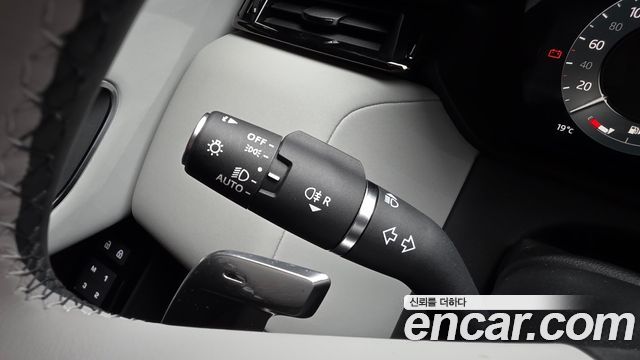 Land Rover Range Rover Velar 2.0 P250 Dynamic SE 2026 — фото 31