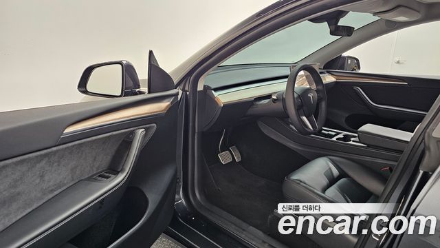 Tesla Model Y RWD 2024 — фото 10