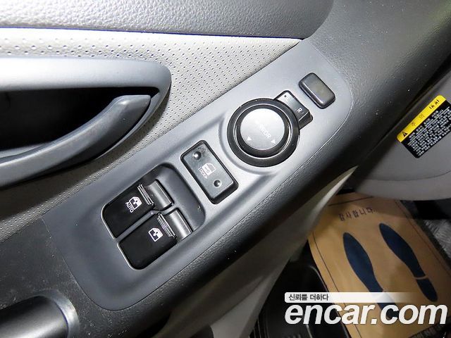 Hyundai Grand Starex Van 5-Seater Modern 2019 — фото 16