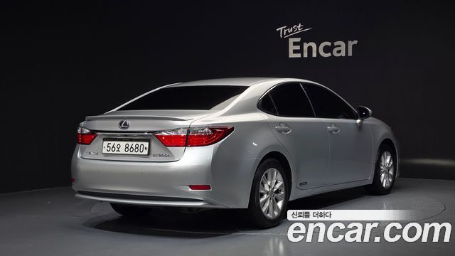 Lexus ES300h Executive XV60 2014 — фото 2