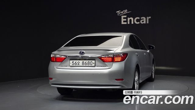 Lexus ES300h Executive XV60 2014 — фото 4