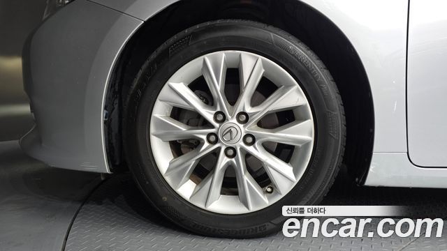 Lexus ES300h Executive XV60 2014 — фото 5