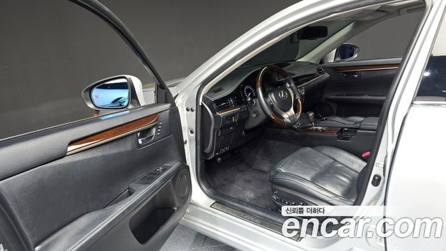 Lexus ES300h Executive XV60 2014 — фото 10