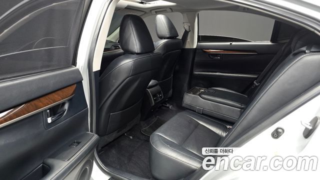 Lexus ES300h Executive XV60 2014 — фото 15