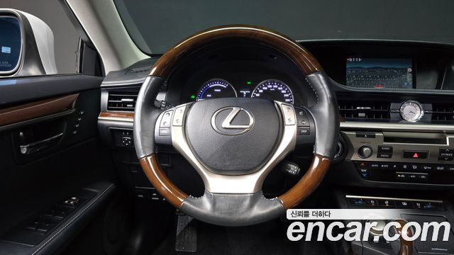 Lexus ES300h Executive XV60 2014 — фото 16