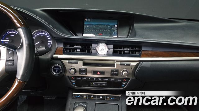 Lexus ES300h Executive XV60 2014 — фото 20