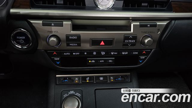 Lexus ES300h Executive XV60 2014 — фото 23