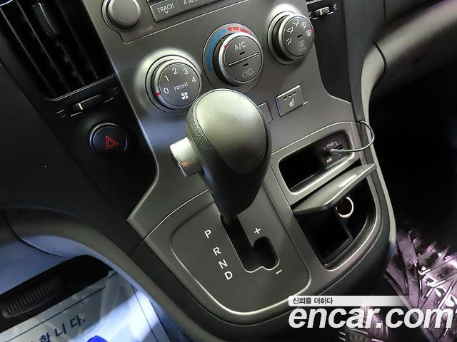 Hyundai Grand Starex 5-Seater VAN CVX Luxury 2012 — фото 9