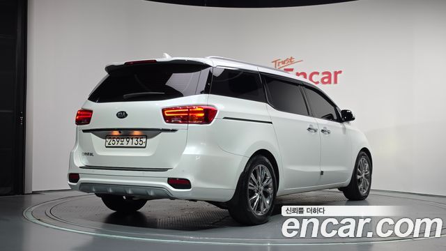 Kia Carnival 9-Seater Prstige 2020 — фото 2