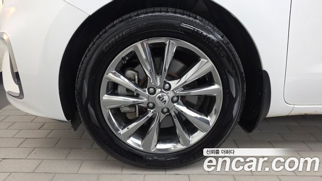 Kia Carnival 9-Seater Prstige 2020 — фото 5