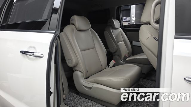 Kia Carnival 9-Seater Prstige 2020 — фото 12