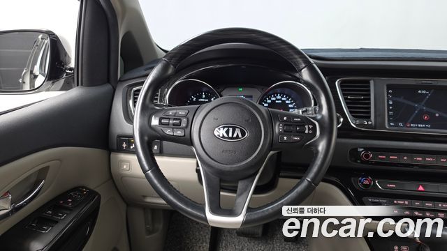 Kia Carnival 9-Seater Prstige 2020 — фото 13
