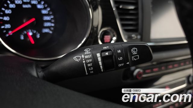 Kia Carnival 9-Seater Prstige 2020 — фото 18
