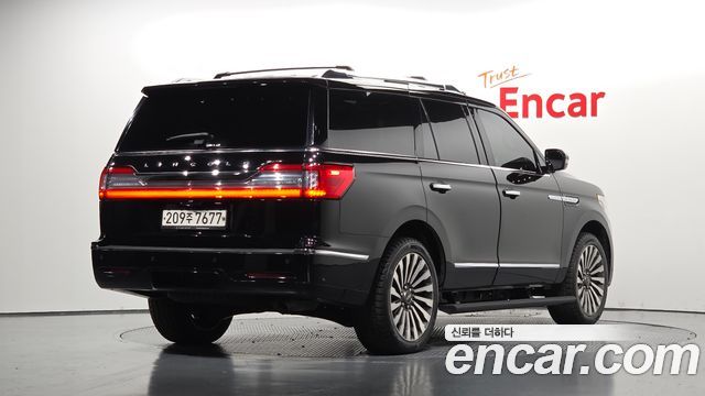 Lincoln Navigator (IV) 3.5L 2021 — фото 2