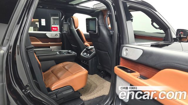 Lincoln Navigator (IV) 3.5L 2021 — фото 16