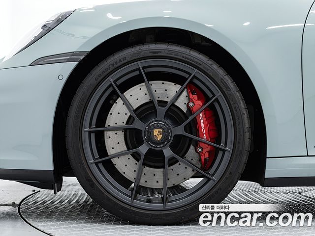 Porsche 911 (992) Carrera 4 GTS 2025 — фото 5