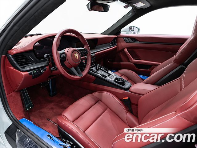 Porsche 911 (992) Carrera 4 GTS 2025 — фото 23